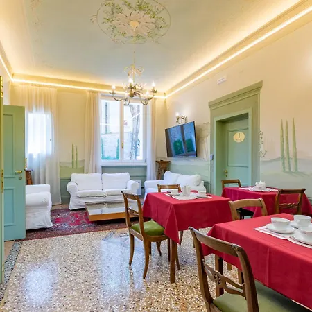 فندق مبيت وإفطار Tortorelli 4*